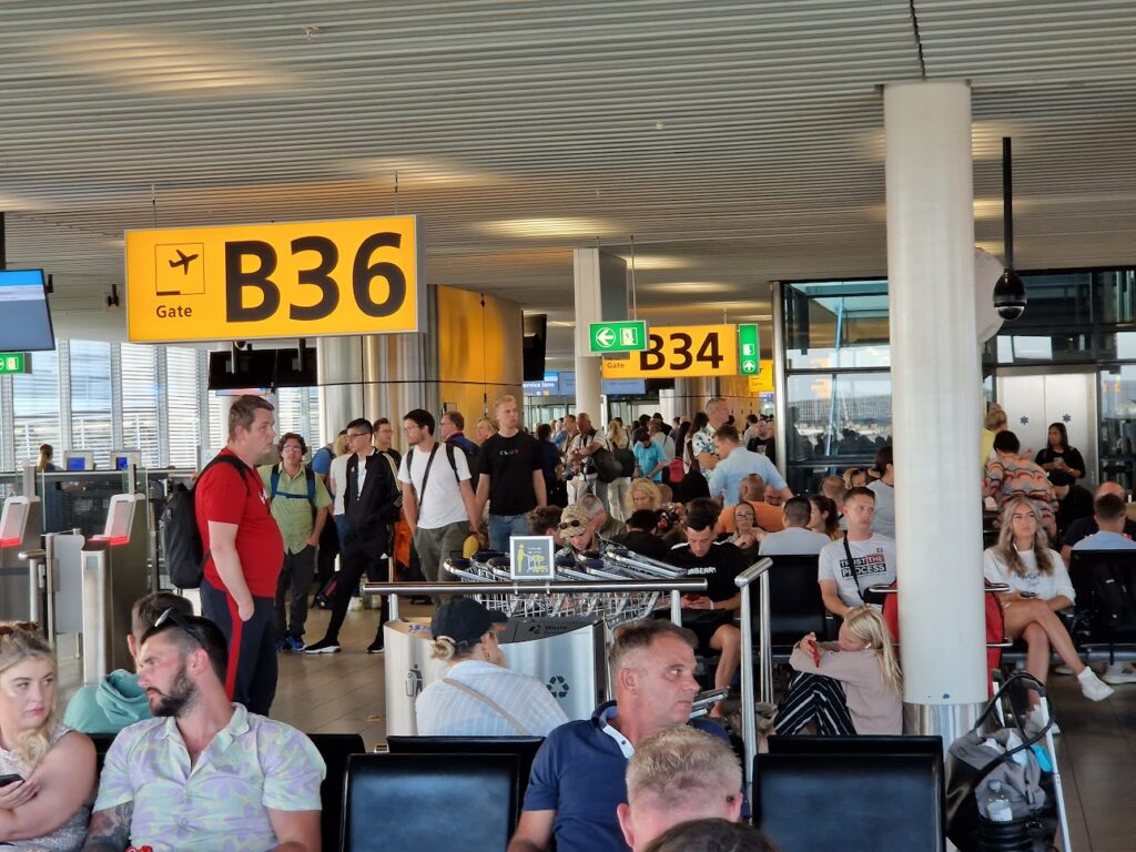 passagiers op Schiphol