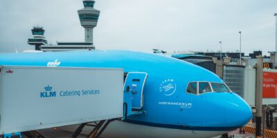 KLM-toestel aan de gate