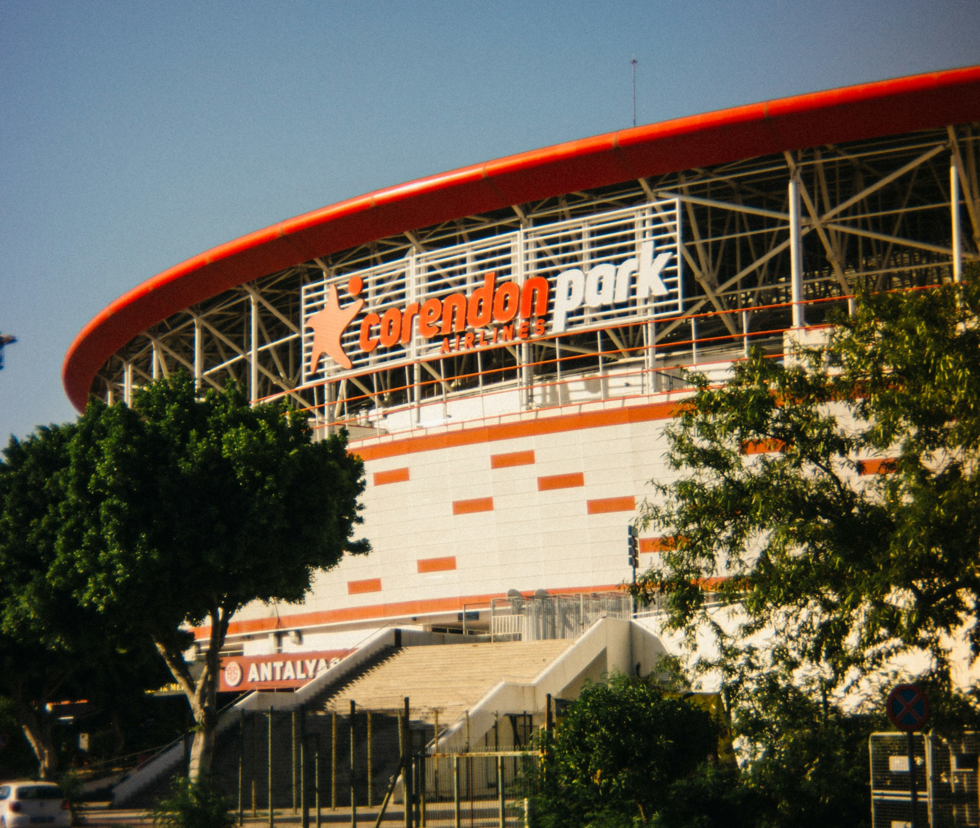 Ambtenaren maken gehakt van voortgangsrapport Maastricht Airport